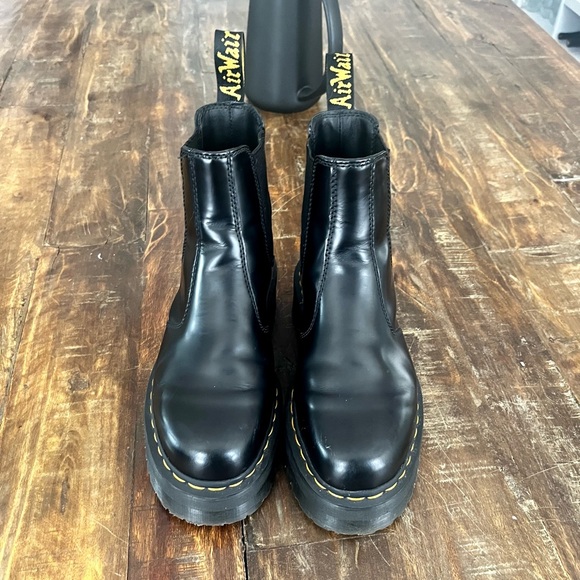 Dr. Marten Platform 2976 Smooth Leather Chelsea Boots - Picture 5 of 6
